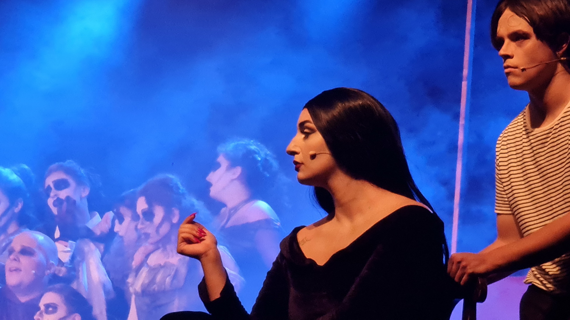 Elenco Teatro Levantó Los Aplausos Del Público Con El Musical “la Familia Addams” 9004