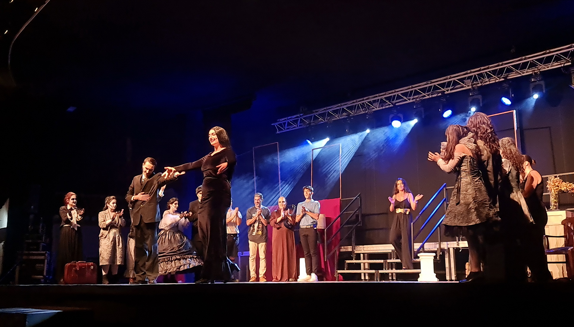 Elenco Teatro Levantó Los Aplausos Del Público Con El Musical “la Familia Addams” 3132