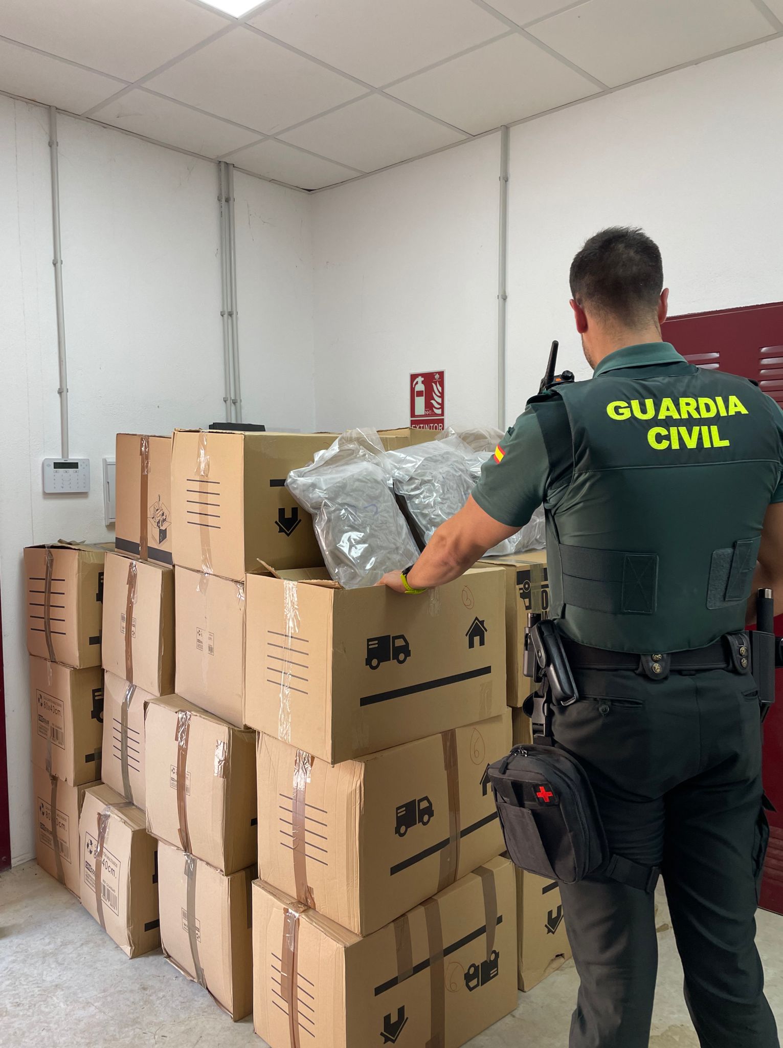 Detenido en Guadix el conductor de una furgoneta que transportaba 189 kilos de marihuana 