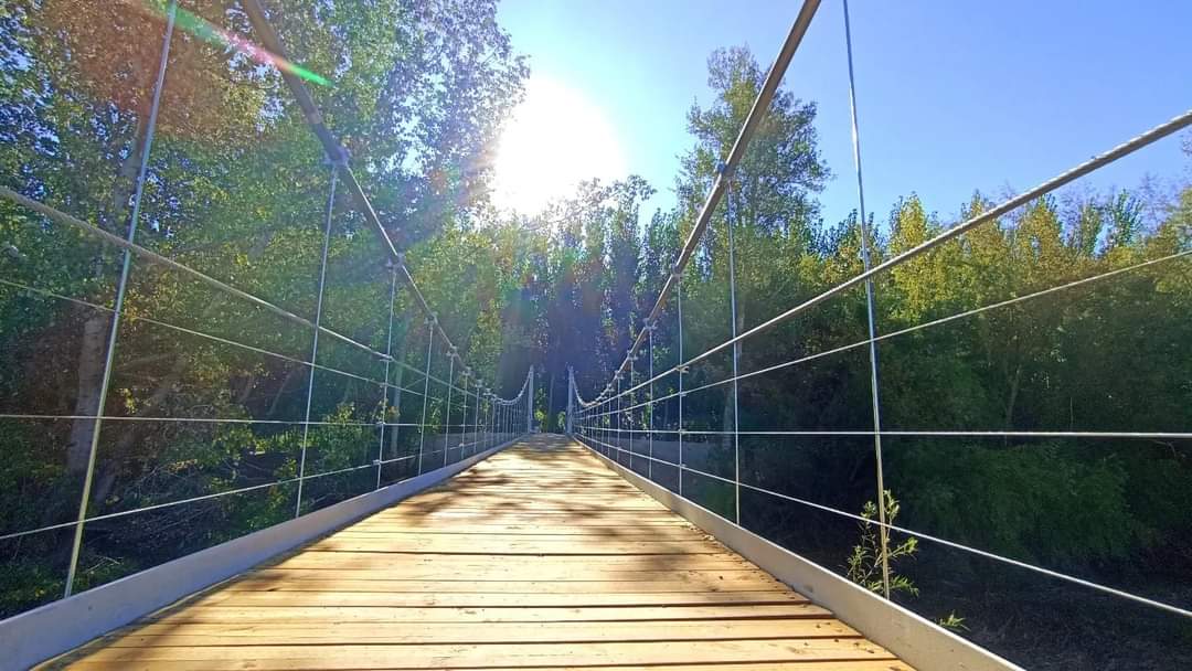 Rcord de visitantes en apenas dos semanas en el nuevo puente colgante de Fuente Vaqueros 
