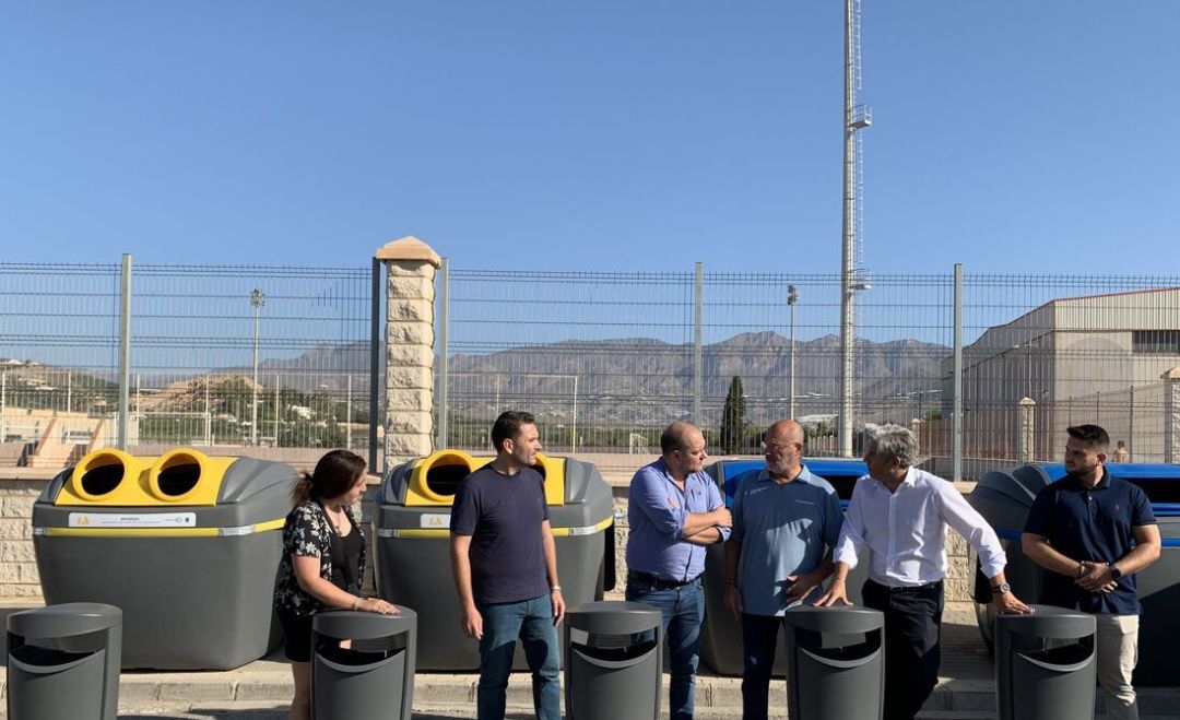 El 8 de enero entrar en funcionamiento un nuevo servicio de recogida puerta a puerta del cartn comercial en Salobrea   
