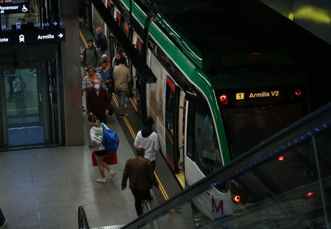 Los usuarios del Metro de Granada puntan con un 8,33 el servicio, la mejor puntuacin desde su puesta en funcionamiento