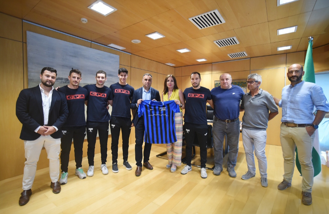 El Club Patn Alhambra de Cjar es recibido por el presidente de la Diputacin tras su ascenso a la segunda divisin nacional
