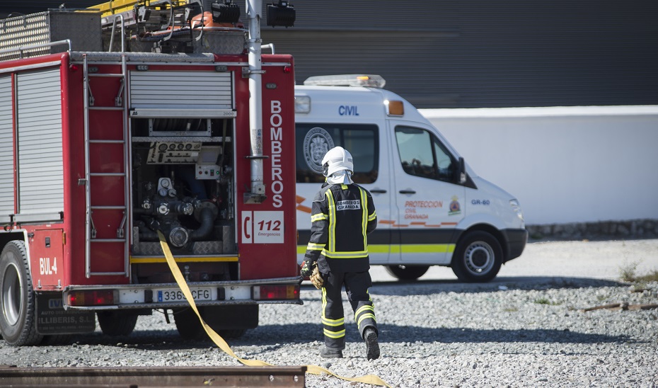 Desalojada por prevencin una veintena de viviendas por un incendio en Polopos