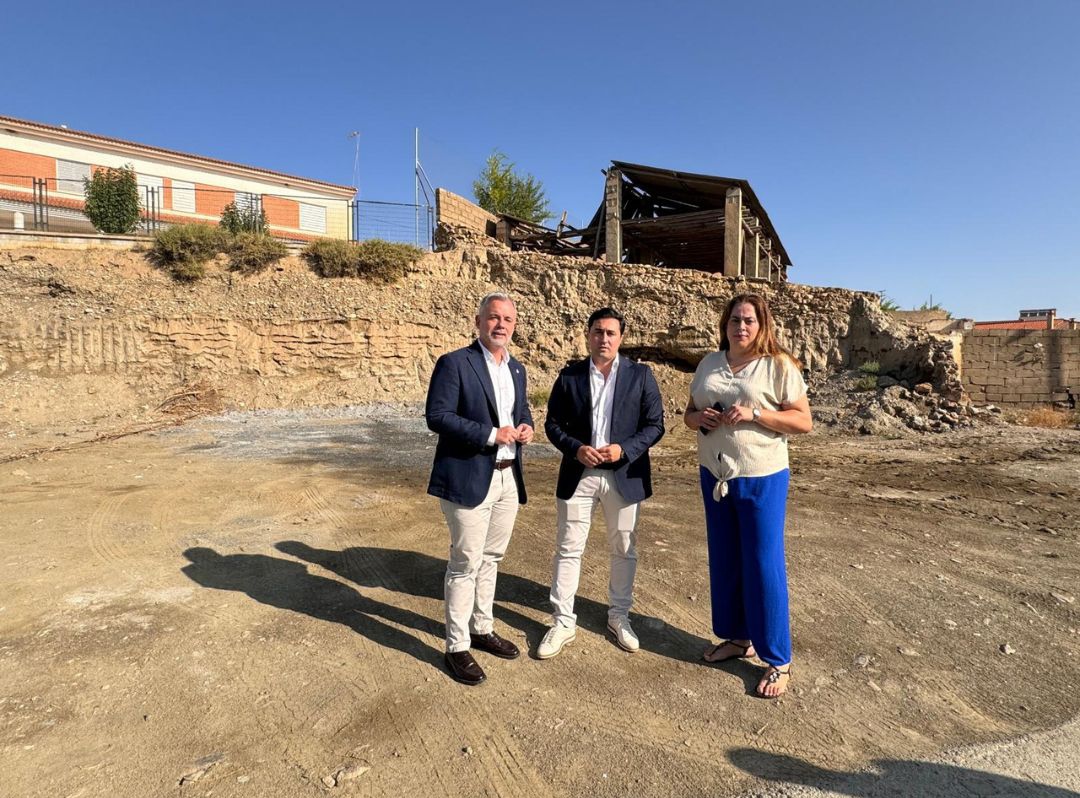 Nicols Navarro anuncia la construccin del primer centro para mayores y jvenes de Fonelas 