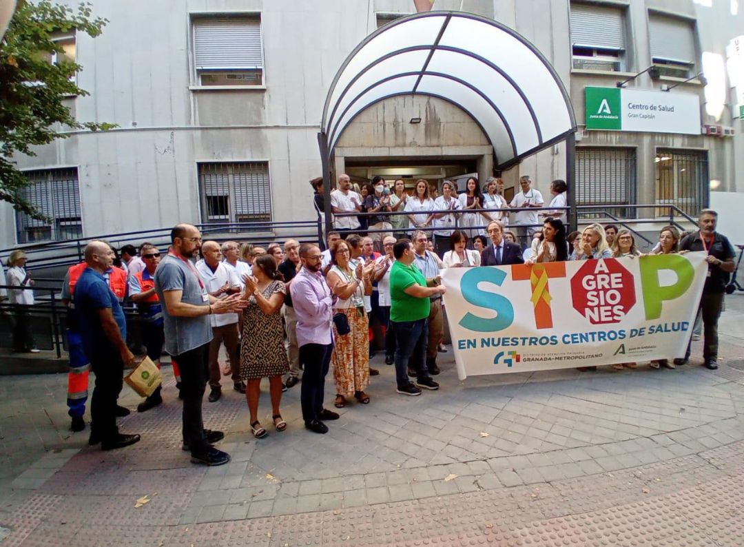 El Distrito Sanitario Granada Metropolitano muestra su firme condena frente a las ltimas agresiones a profesionales en el centro de salud Gran Capitn