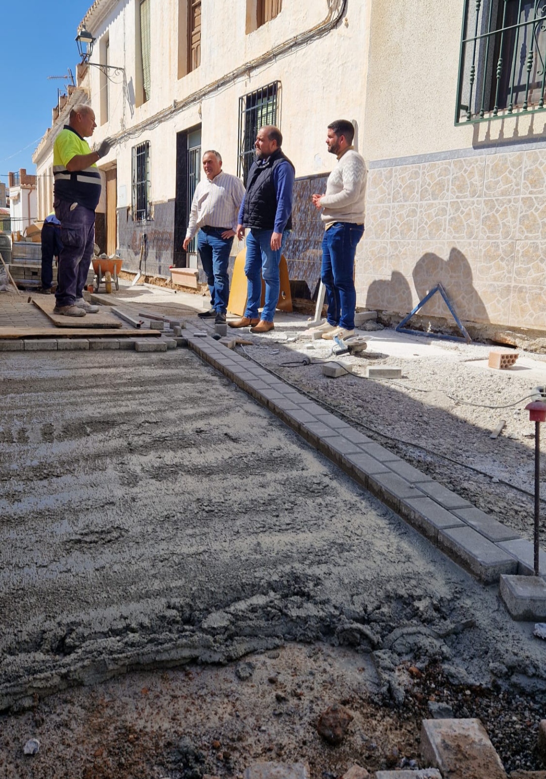 El Ayuntamiento de Salobrea ejecuta obras de remodelacin integral de la calle Andaluca de Lobres