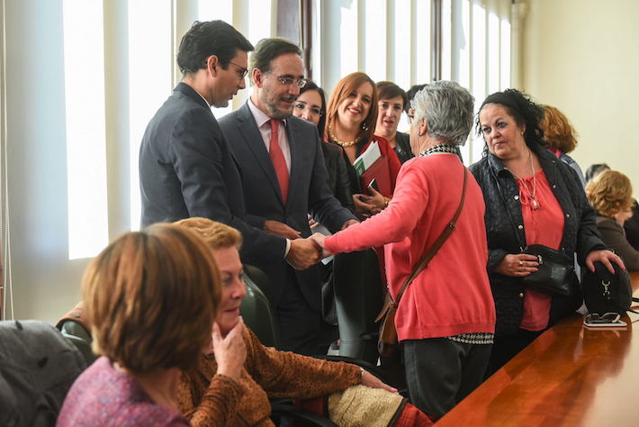 Junta y Ayuntamiento de Granada firman el convenio para la rehabilitacin de la barriada de Santa Adela, con 12,3 millones