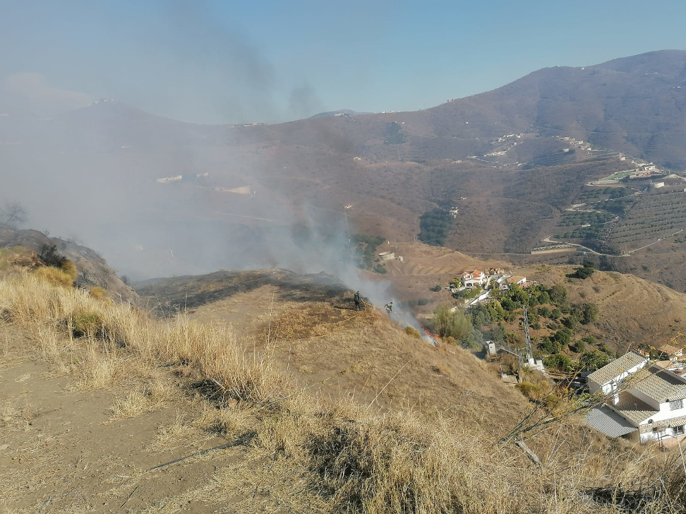 La Guardia Civil investiga al presunto autor del incendio en la Loma del Gato e trabo, el propietario de la finca donde se origin.