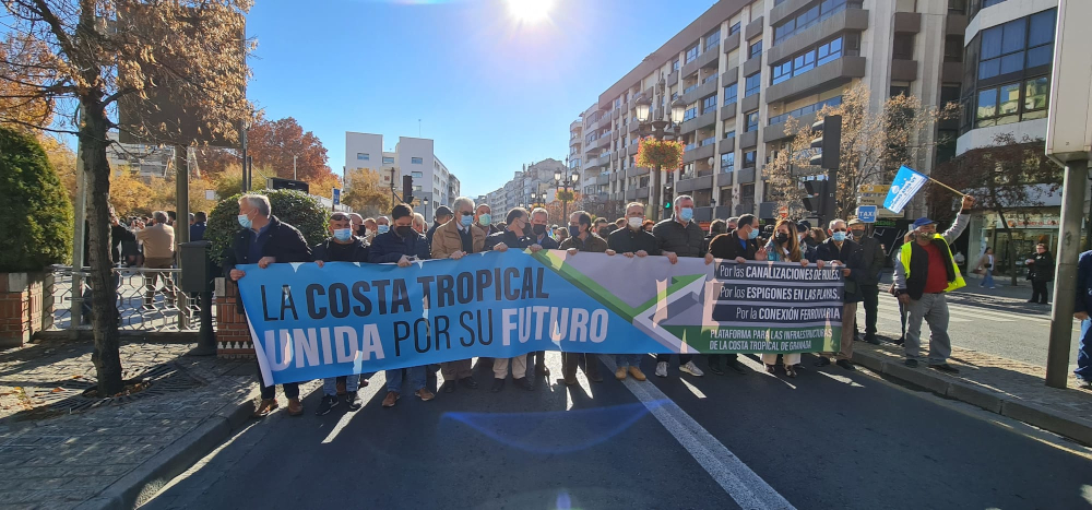 La Plataforma de las Infraestructuras de la Costa Tropical agradece la participacin de la costa y provincia en la manifestacin celebrada ayer en Granada.