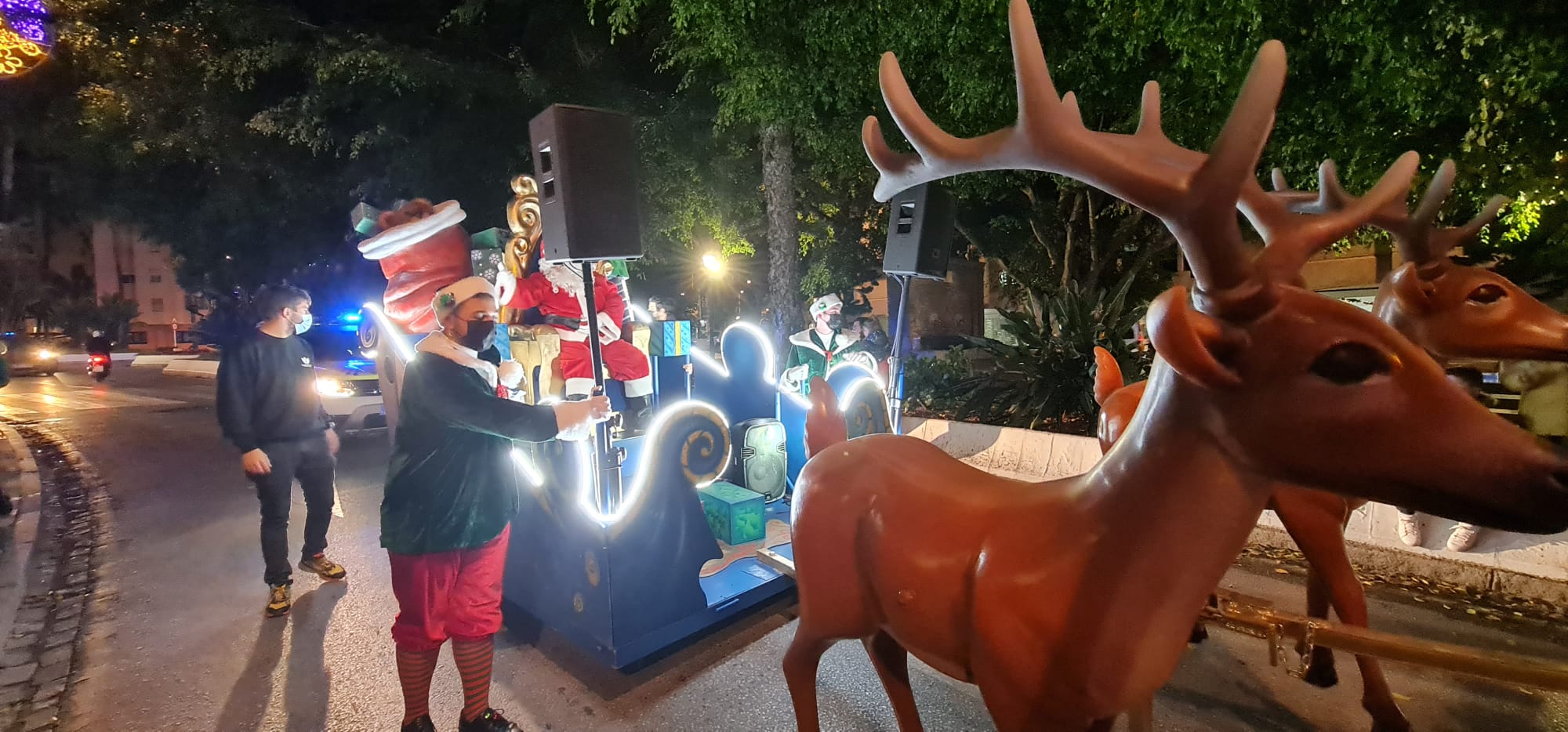 Regresa la ilusión Navideña a las principales avenidas de Almuñécar con la  Cabalgata de Papá Noel.