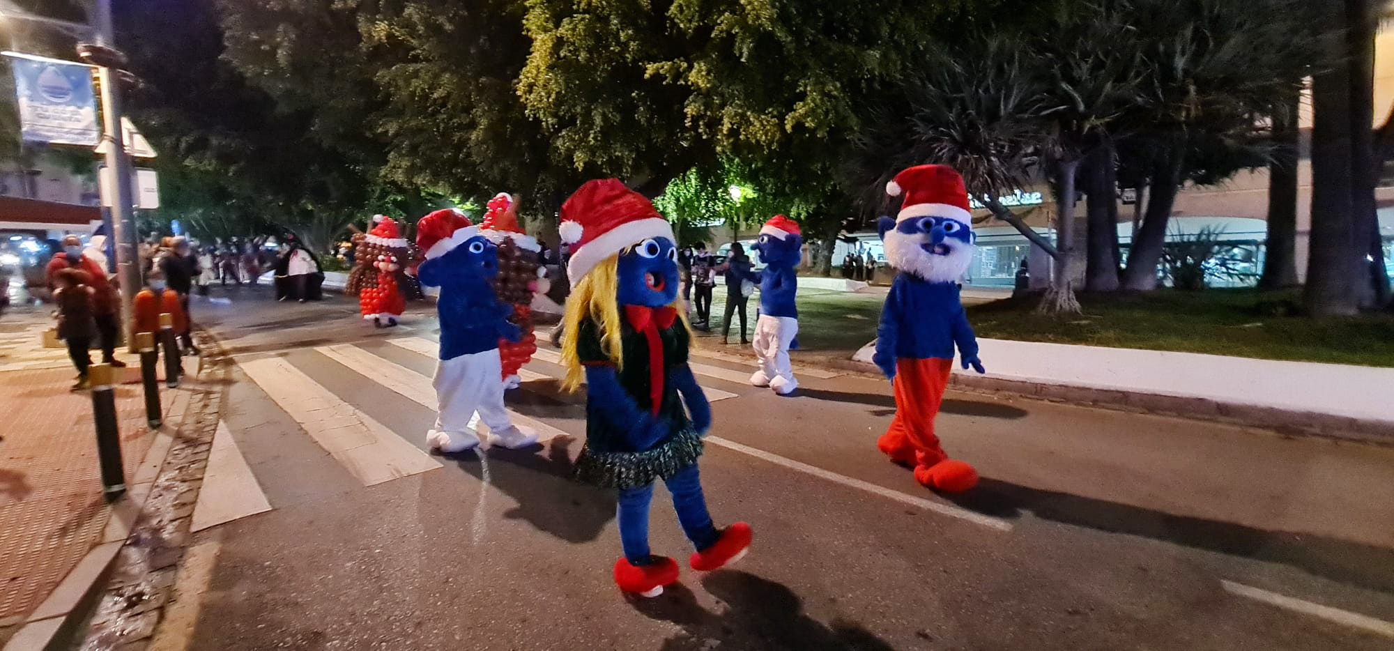 Regresa la ilusión Navideña a las principales avenidas de Almuñécar con la  Cabalgata de Papá Noel.