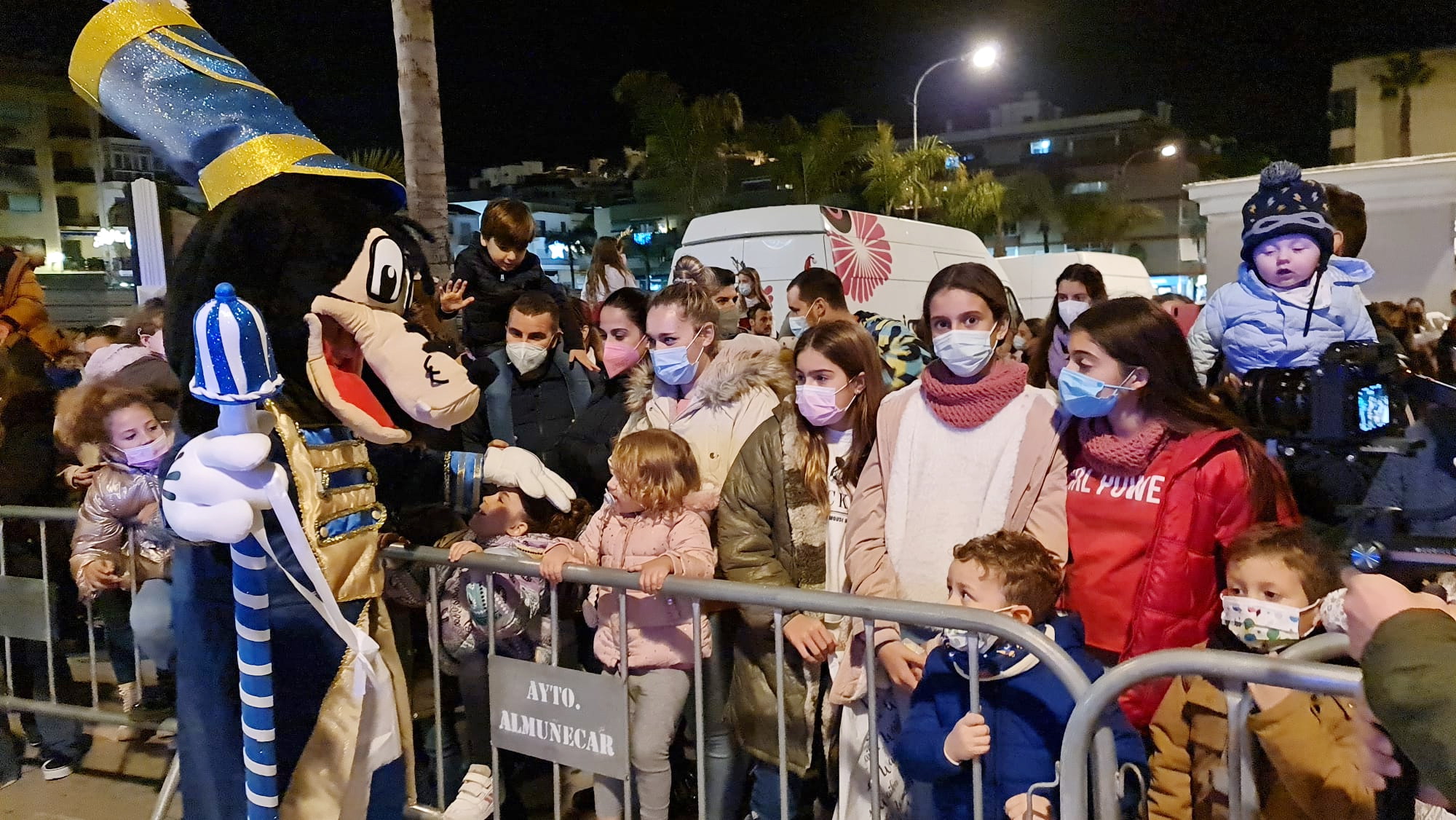 Regresa la ilusión Navideña a las principales avenidas de Almuñécar con la  Cabalgata de Papá Noel.