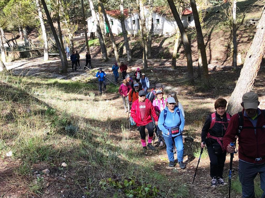 El AMD Almuñécar llevó a 25 senderistas a una ruta  por la Sierra de Las Albuñuelas.